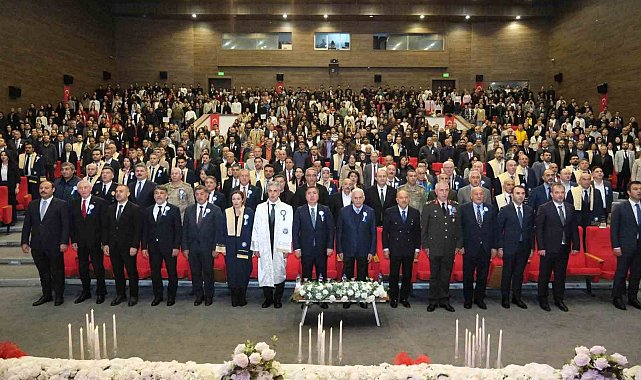 EBYÜ'de 2026-2027 akademik yılı törenle başladı