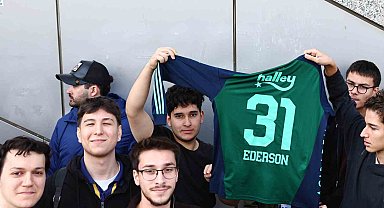 Ederson, imza gününde sarı-lacivertli taraftarla buluştu