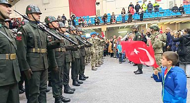 Edirne'de Cumhuriyet coşkusuna bayraklı küçük çocuk damga vurdu
