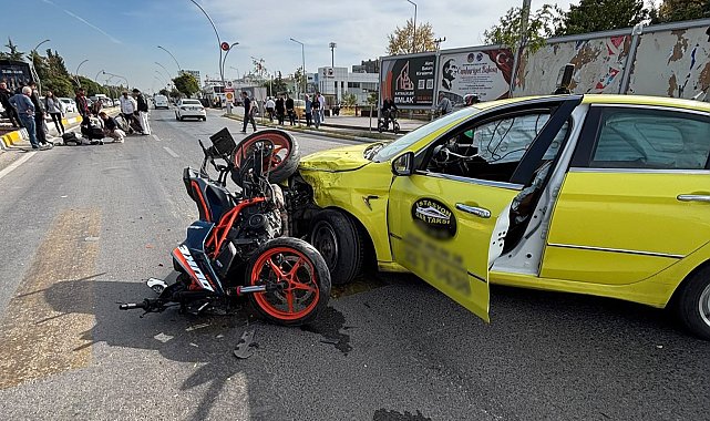 Edirne'de taksi ile motosiklet çarpıştı: 2 yaralı