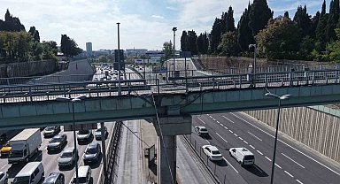 Edirnekapı Metrobüs durağında üst geçit çilesi: Geçici denildi, aylardır kapalı kaldı