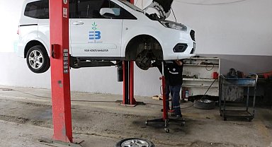 Edremit Belediyesi, araç filosunun bakım ve onarımını kendi imkânlarıyla yapıyor