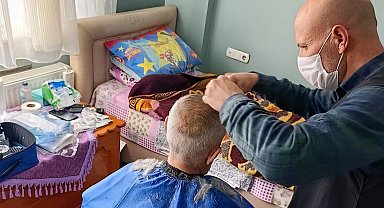 Efeler evde bakım hizmetleri yüreklere dokunuyor