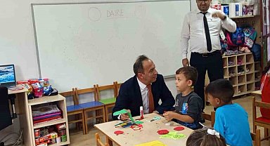 Efeler İlçe Milli Eğitim Müdürü Çomruk, öğrencilerin oyununa ortak oldu