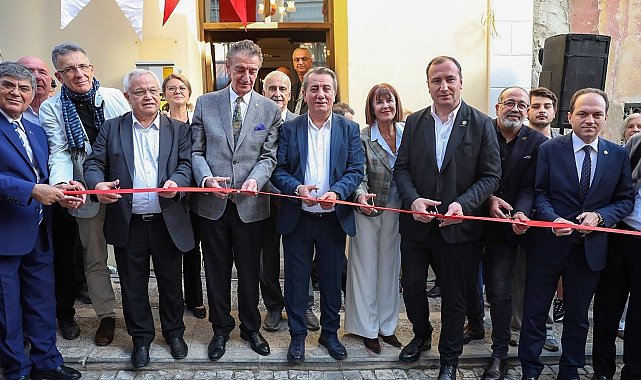 Efeler'de Atatürk Kültür Evi hizmete açıldı