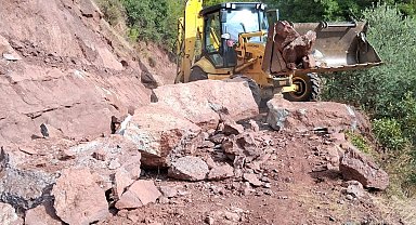 Efeler'de sağanak yağışın kapattığı mahalle yolları yeniden açıldı