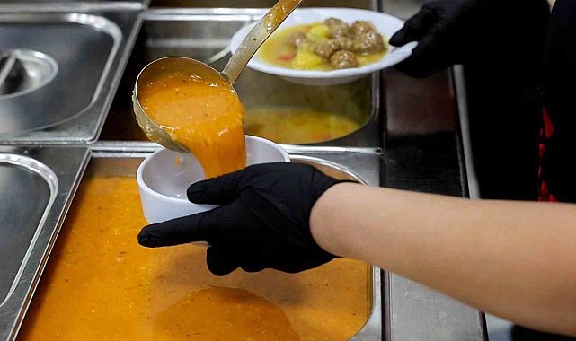 Efeler'in halk sofraları misafirlerini ağırlıyor