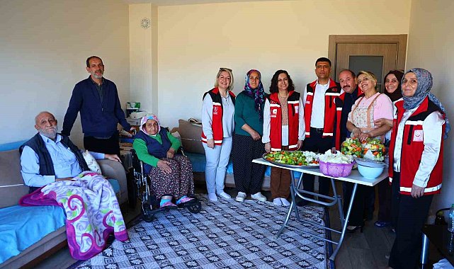 Elazığ'da 84 yaşındaki Özbay çiftine "İyilik Var" projesi kapsamında kışlık destek