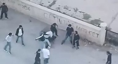 Elazığ'da bir grup genç, araya aldığı şahsı öldüresiye darp ettiler