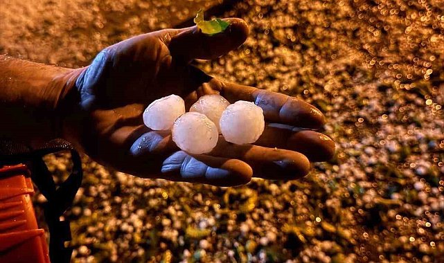 Elazığ'da ceviz büyüklüğünde dolu yağdı