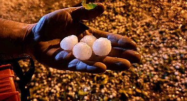 Elazığ'da ceviz büyüklüğünde dolu yağdı