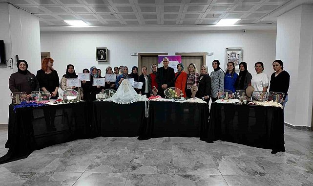 Elazığ'da kursu tamamlayan kadınlara sertifikaları verildi