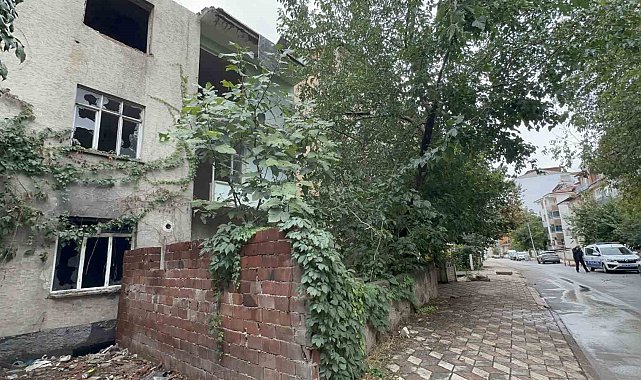Elazığ'da metruk binada yangın
