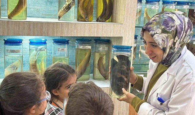 Elazığ'da öğrenciler balıkları yakından tanıdı