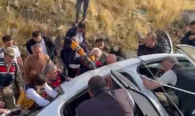 Elazığ'da otomobil şarampole yuvarlandı: 3 yaralı