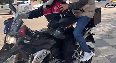 Elazığ'da sınava geç kalan adayları polis ekipleri yetiştirdi