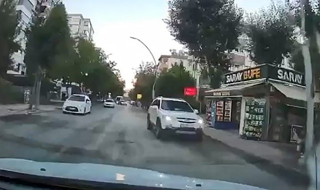 Elazığ'da ters şeritten gelen sürücü trafiği tehlikeye attı