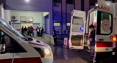 Elektrik işçilerine araç çarptı: 1'i ağır 2 yaralı