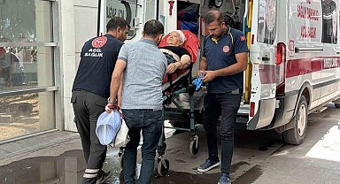 Elinden düşen bıçak ayağına saplandı