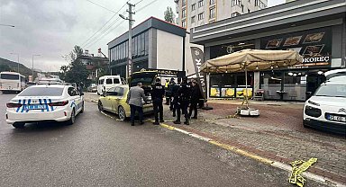 Emlak ofisinde silahlı kavga: 1 ölü, 1 yaralı