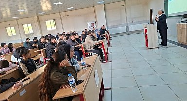 ER-VAK Başkanı Güzel'den Pasinler'de milli mücadele ve cumhuriyet konferansı