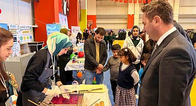 Erciş'te Bilim Şenliği: Öğretmen çiftin öncülüğünde genç zihinler bilimle parladı