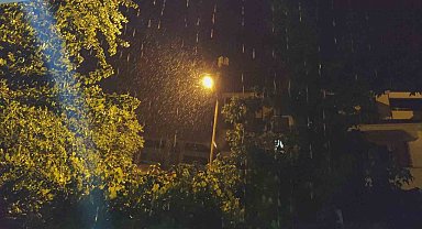 Erciş'te şiddetli yağmur etkili oldu