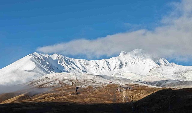 Erciyes'e kar yağdı, güzel görüntüler ortaya çıktı