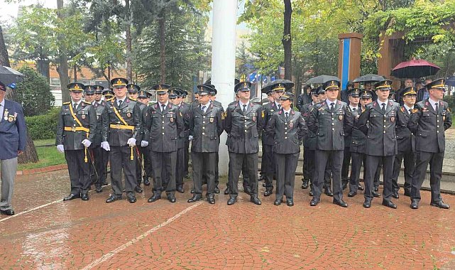 Ergani'de yağmur altında 29 Ekim Cumhuriyet Bayramı kutlamaları