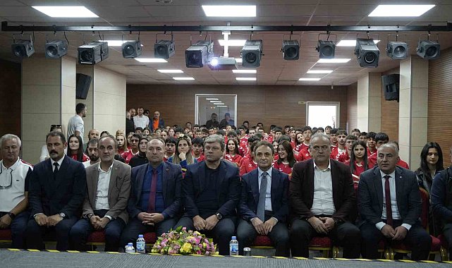 Ertuğrul Sağlam'dan gençlere ahlak ve başarı tavsiyesi