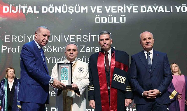 ERÜ'nün Kurumsal Büyük Veri Analitiği Platformuna YÖK'ten ödül