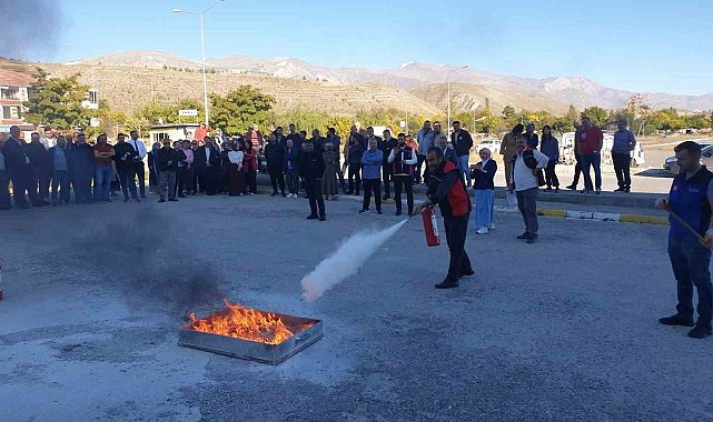 Erzincan İl Sağlık Müdürlüğü personeline yangın söndürme tatbikatı