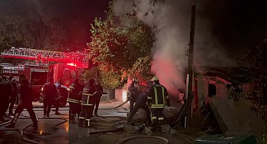 Erzincan'da müstakil evin odunluğunda yangın