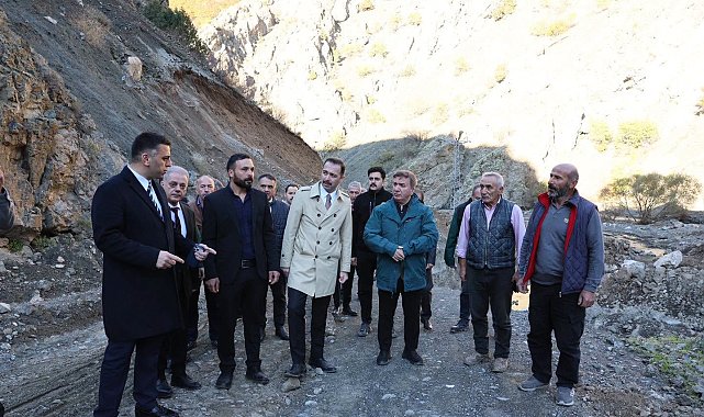 Erzincan'da yağıştan zarar gören köy yolları ve altyapı için çalışma yürütülüyor