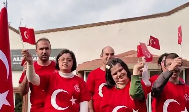 Erzurum Büyükşehir Belediyesi'nin özel öğrencili "Cumhuriyet" klibi sosyal medyada rekor kırıyor