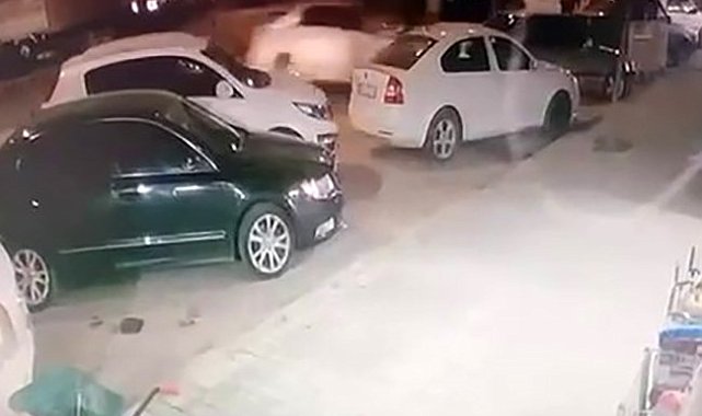 Erzurum'da direksiyonu kilitlenen aracın kaza anı kamerada