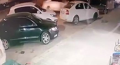 Erzurum'da direksiyonu kilitlenen aracın kaza anı kamerada