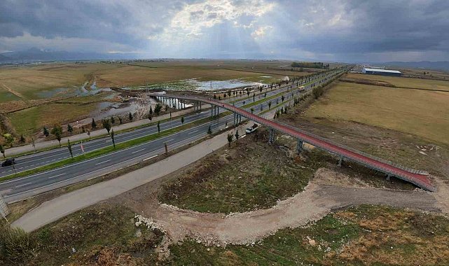Erzurum'da hayvanların güvenli geçişi için yapılan ekolojik köprü tamamlandı