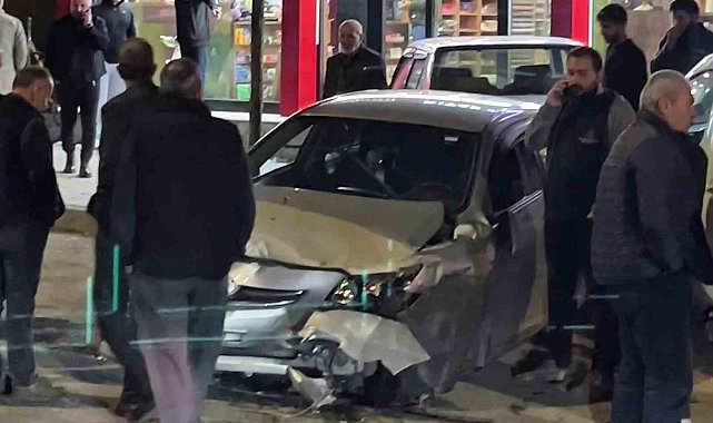 Erzurum'da otomobilin direksiyonu kilitlendi, 3 araç birbirine girdi: 1 yaralı