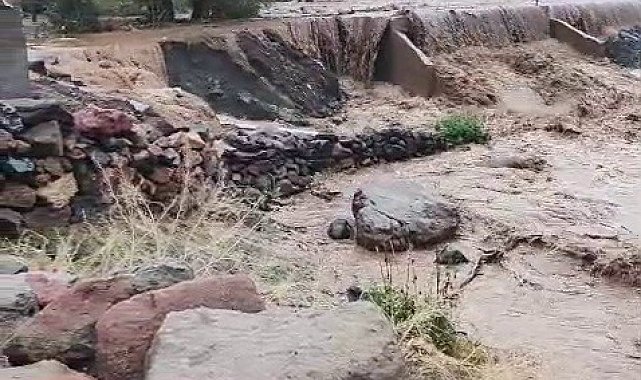 Erzurum'da sel dehşeti: 1991 rakımlı mahalle sele teslim oldu, köylüler seferber oldu