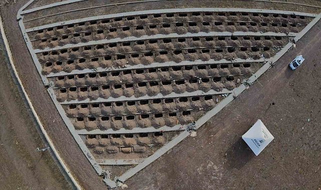 Erzurum'da toprak donmadan kışlık mezarlar kazılıyor