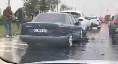 Erzurum'da yağmur kazaya neden oldu: 5 araç birbirine girdi