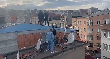 Esenler'de kasten öldürme ve farklı suçlardan aranan firari, polisten kaçarken çatıda yakalandı