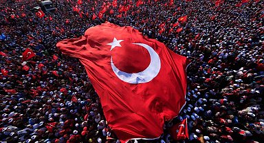 Esenler'de "Al Sancağın Gölgesinde Anadolu" fotoğraf sergisi açıldı
