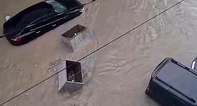 Esenyurt'ta yolları ve evleri su bastı vatandaşlar zor anlar yaşadı