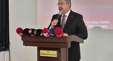 Eskişehir Valisi Dr. Yılmaz, muhtarlara 'Yürekten istirhamımdır' diye seslendi