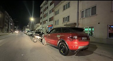 Eskişehir'de 1.90 promil alkollü sürücü park halindeki araca çarptı