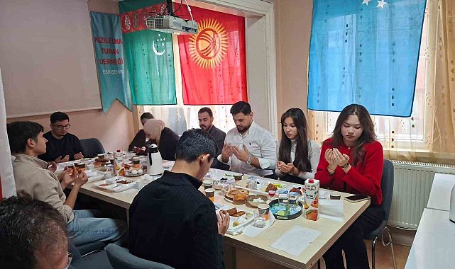 Eskişehir'de 'Türk Dünyası öğrencileri' kahvaltıda buluştular