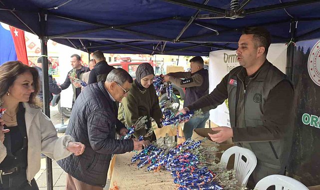 Eskişehir'de Cumhuriyet'in 103'üncü yılına özel bin 103 lavanta fidanı dağıtıldı