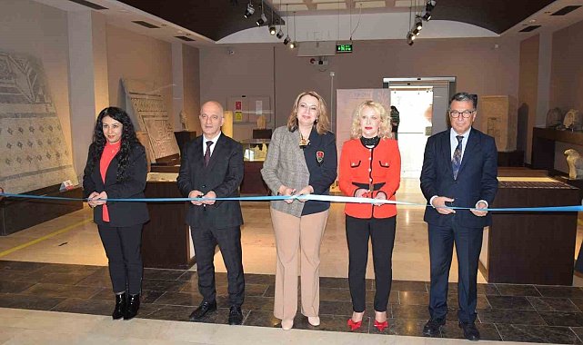 Eskişehir'de "Yaşamın İzinde Kadın" sergisi açıldı